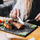 5 Kesalahan yang Sering Terjadi Saat Makan Steak di Restoran, Yuk Hindari!