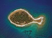 10 Pulau dengan Bentuk Paling Unik di Dunia, Ada dari Indonesia yang Nggak Kalah Indah!