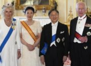 Kembar Pakai Putih, Begini Beda Gaya Ratu Camilla dan Permaisuri Masako dari Jepang