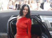 Katy Perry Bikin Melongo, Promosikan Single Terbaru Lewat Gaun Sepanjang 91 Meter