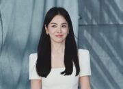 Makin Bersinar di Usia 42 Tahun, Ini 6 Potret Song Hye Kyo di Acara Blue Dragon Series Awards Hand Printing